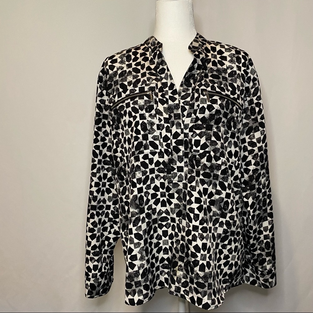 🌟2 for $20 Michael Kors geometric pattern top